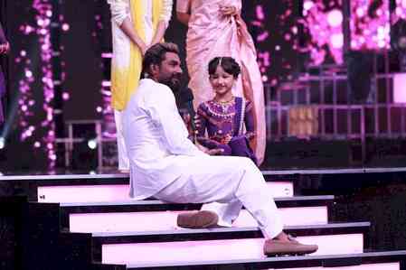 Remo D'Souza kisses contestant Aadhyashree's feet on 'Super Dancer Chapter 5'