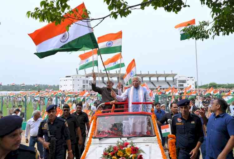 केंद्रीय मंत्री मनोहर लाल ने किया तिरंगे की गरिमा की रक्षा करने का आह्वान