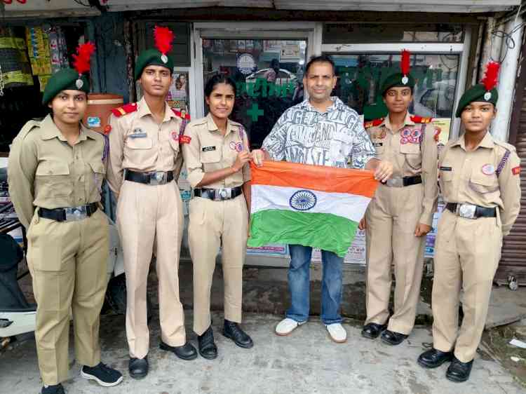 NCC Girl Cadets Distribute National Flags in Sidhwan Market under ‘Har Ghar Tiranga’ Campaign