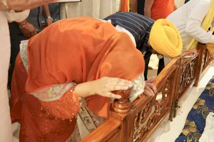CM Pays Obeisance at Tilla Baba Sheikh Farid