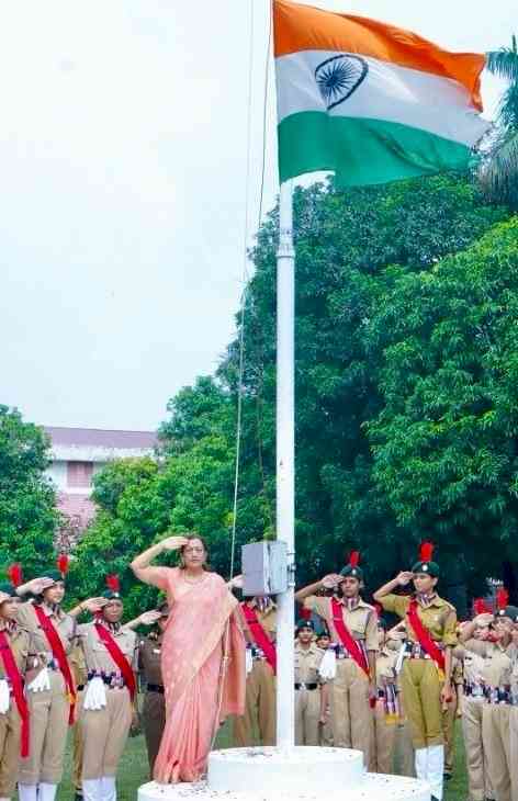 KMV Celebrates Independence Day with Flag Hoisting Ceremony