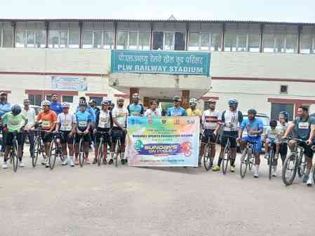 Mandaviya gives a clarion call to citizens to contribute towards a fitter India