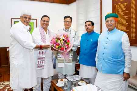 Rajasthan CM meets LS Speaker and union ministers; discusses projects and welfare schemes