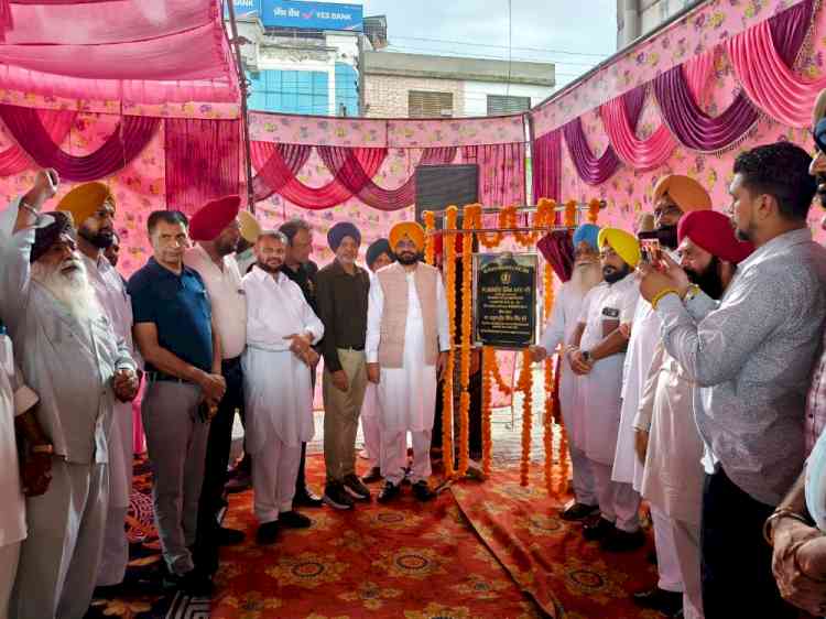 Cabinet Minister Sond lays foundation stone for bathrooms/toilets in Khanna