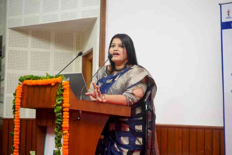 Seminar on the Importance of Care for Pregnant Women and Fetuses Held at Sharda University