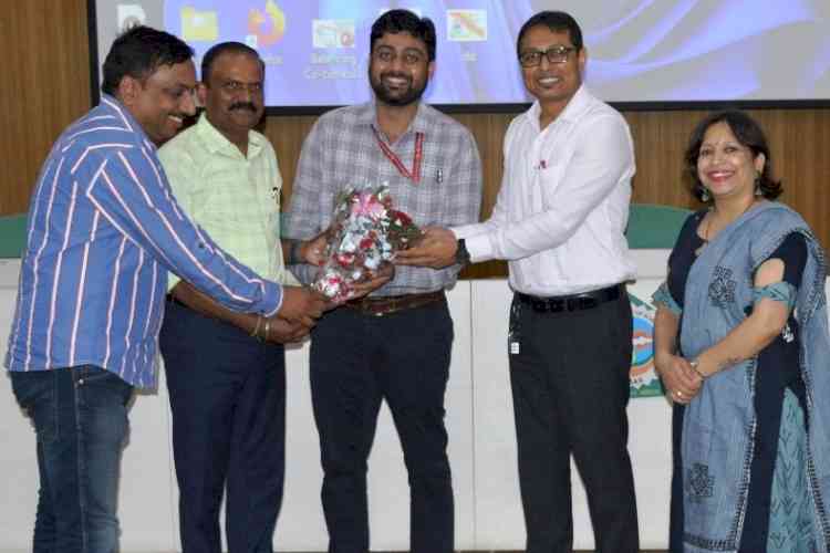 इंडक्शन प्रोग्राम में नवागंतुक विद्यार्थियों को दी उपयोगी विषयों पर जानकारी