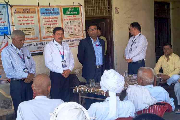 एसबीआई द्वारा सीसर खास में वित्तीय साक्षरता एवं जागरूकता शिविर आयोजित