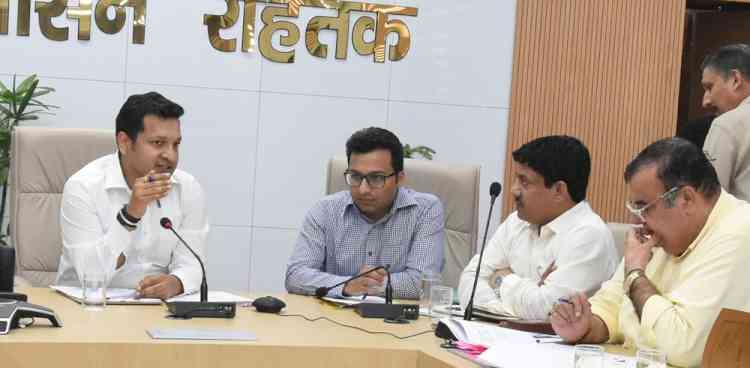 उपायुक्त सचिन गुप्ता ने भूमि इंतकाल व जमाबंदी के लंबित मामलों के शीघ्र निपटान के निर्देश दिए