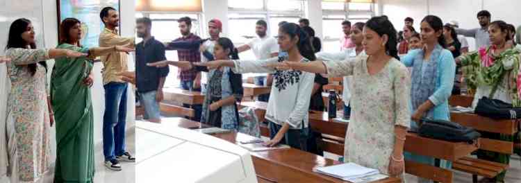 विद्यार्थियों ने ली एंटी रैगिंग शपथ