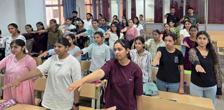 माइक्रोबायोलॉजी के विद्यार्थियों ने ली रैगिंग के खिलाफ शपथ