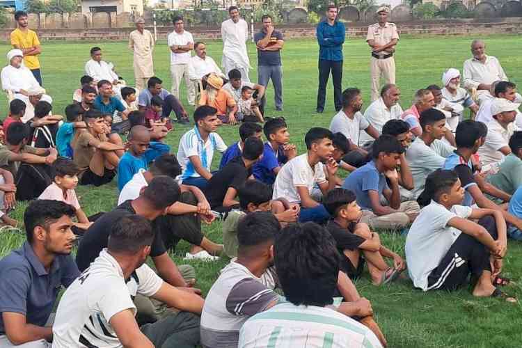 गांव बलम्बा में ग्रामीणों को किया नशे के खिलाफ जागरूक