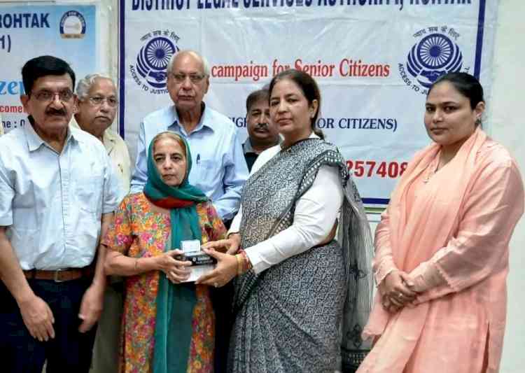 वरिष्ठ नागरिक अपने स्वास्थ्य का ध्यान रखते हुए करवाएं नियमित जांचः जिला एवं सत्र न्यायाधीश नीरजा कुलवंत कलसन