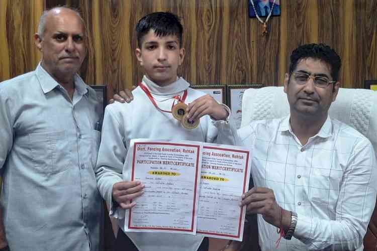 जिला स्तरीय तलवारबाजी में सर्वेश ने जीते दो स्वर्ण