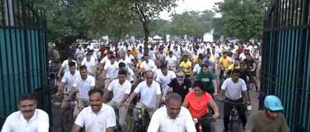 Police personnel across country join 'Fit India - Sundays on Cycle' to promote healthy living