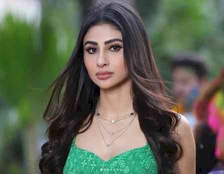 Mouni Roy recreates magic of 80s with 'Gali Gali'