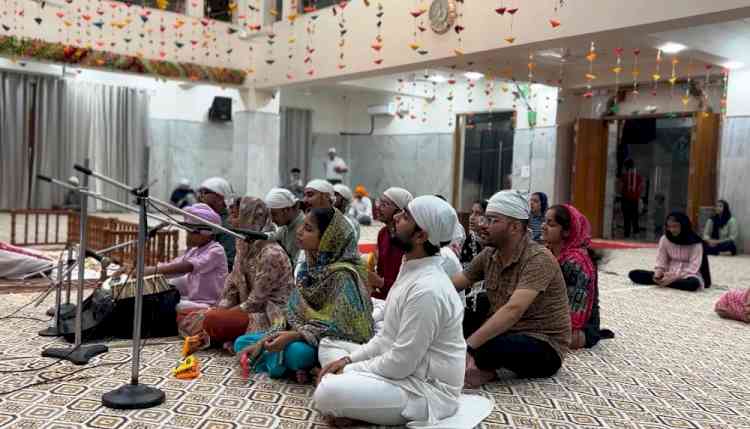 “वाहो वाहो बाणी निरंकार है” गाकर किया संगत को निहाल