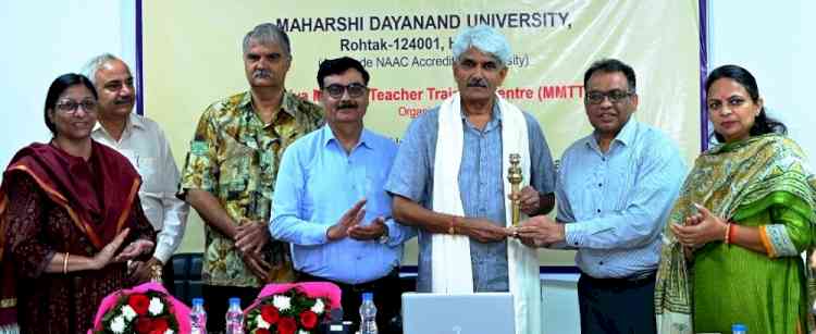 कुलपति ने किया सात दिवसीय अप-स्किलिंग प्रोग्राम का शुभारंभ