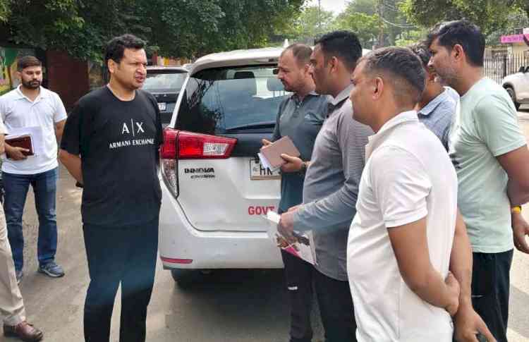 Deputy Commissioner Sachin Gupta conducts surprise inspections of garbage collection at various places in the city