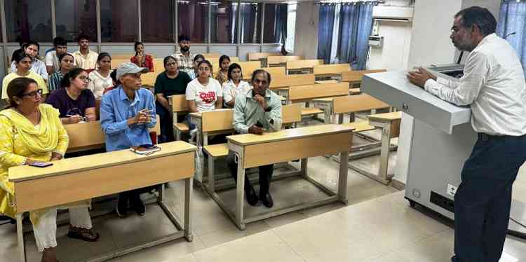 जैव सूचना विज्ञान की उन्नत तकनीकों की जानकारी दी