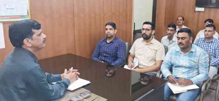 विशेष अधिकारी प्रदीप कौशिक ने स्वच्छता के लिए मिशन के रूप में काम करने के निर्देश दिए