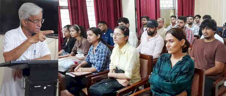 Eminent Journalist P K Modi shares the Future Roadmap For Budding Journalists in Media Skills & Capacity Building Workshop