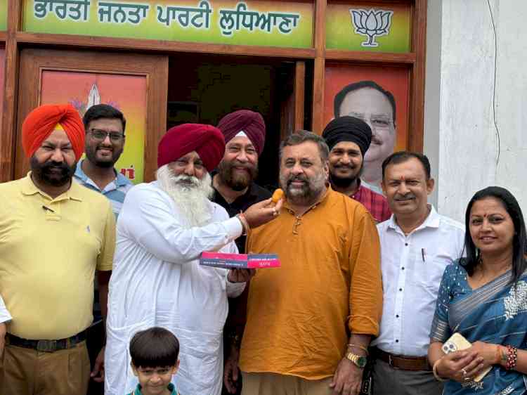 CM Nayab Singh Saini Grants Government Jobs to 1984 Riot Victims’ Families; BJP Leaders Distribute Sweets in Celebration