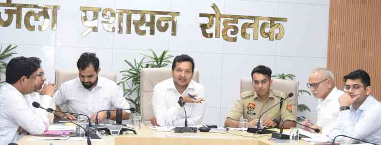 DC Sachin Gupta directs concerned officers to make roads pothole-free and vehicle-friendly