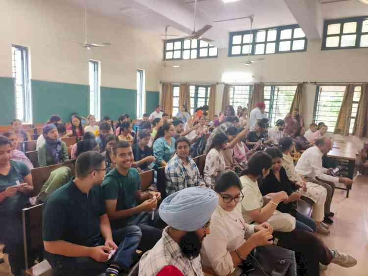 Anveshika Physics Bharat Yatra Session organized at Govt College of Education