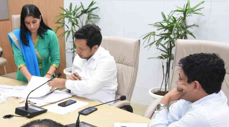 डीसी सचिन गुप्ता ने विद्यार्थियों को डिजिटल व वित्तीय रूप से भी साक्षर करने के निर्देश दिए।
