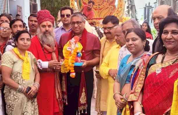गणेश उत्सव के शुभारंभ पर महिलाओं ने निकाली कलश यात्रा