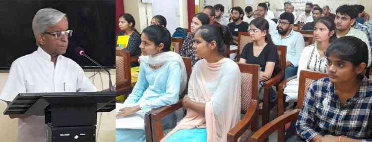 अच्छा रिपोर्टर बनने के लिए विश्लेषण क्षमता तथा प्रभावी संप्रेषण कला विकसित करना जरूरीः परवीन के मोदी