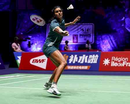 World Championship: Sindhu storms into round of 16; Dhruv-Tanisha pair too progress