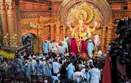 Ganesh Chaturthi: Massive crowd at Lalbaugcha Raja, devotees say 'feels like heaven'