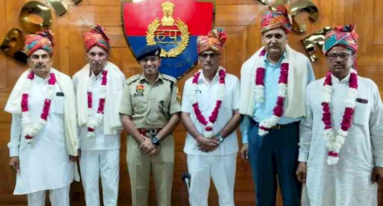 रोहतक पुलिस से सेवानिवृत हुए आठ अधिकारियों को दी भावभीनी विदाई
