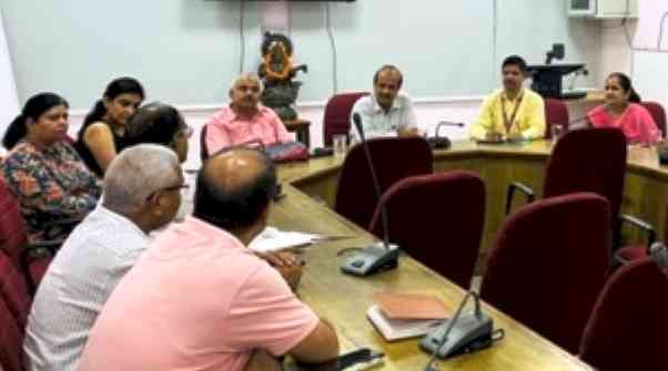 शोध को बढ़ावा देने के लिए वाणिज्य और अर्थशास्त्र विभाग में चर्चा आयोजित