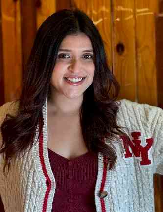 Mannara Chopra reveals she shot for the 'Gun Gunate Chale Mausam' song 26 hours straight