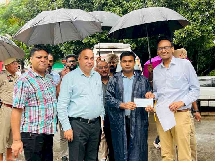 DC thanks Vardhman Special Steels for contributing Rs 10 Lakh to flood relief efforts