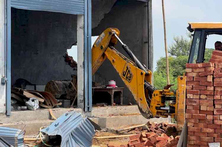 District Administration demolishes 3 structures in an illegal colony developed in village Sarai Ahmed