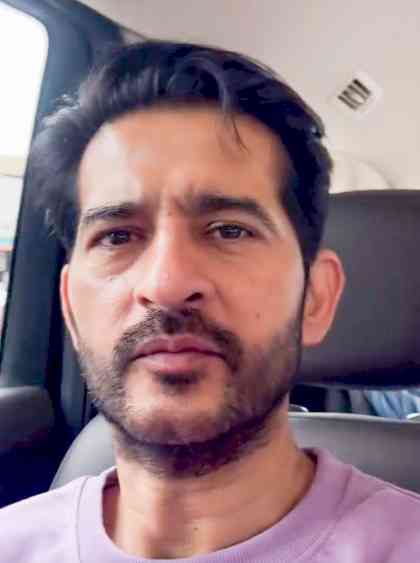 Hiten Tejwani pulls a cute prank on wife Gauri Pradhan