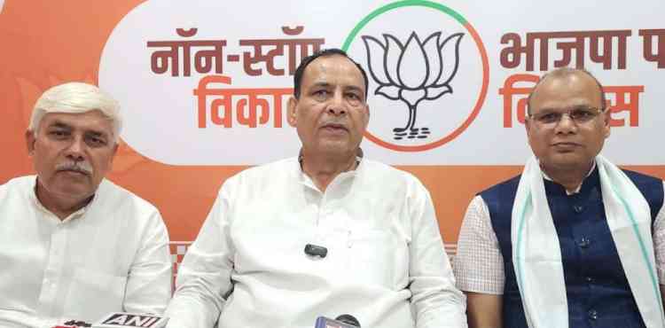सेवा कार्यों से जनता के दिलों में उतर रहे हैं भाजपा कार्यकर्ताः पं. मोहन लाल बड़ौली