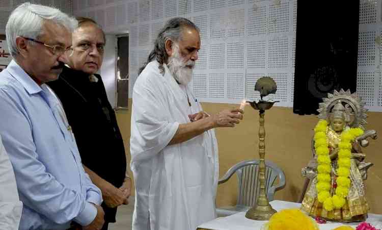गीता के संदेश आज भी मानव जीवन के लिए प्रासंगिकः गीता मनीषी स्वामी ज्ञानानंद