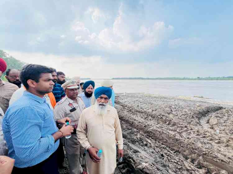 DC inspects Dhussi Bandh strengthening work in Sasrali
