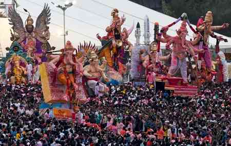 Over 100 mobile phones, several gold chains stolen during Lalbaugcha Raja immersion in Mumbai