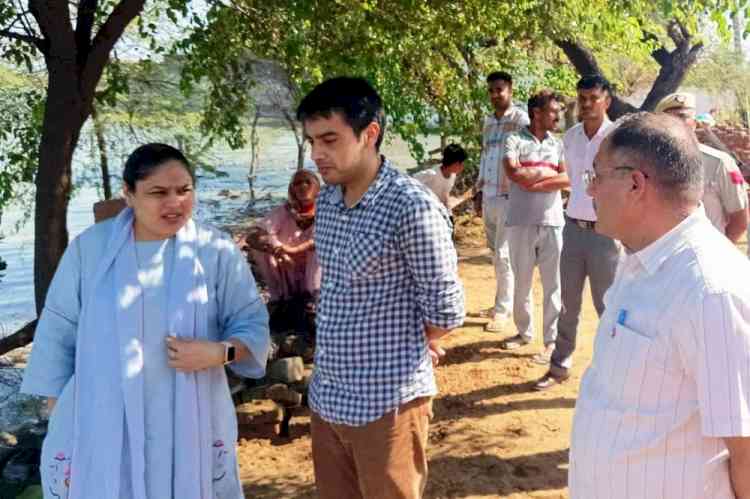 जल भराव से प्रभावित गांवों के लोगों को जिला विधिक सेवाएं प्राधिकरण पहुंचाएगा मददः सीजेएम डॉ. तरन्नुम खान