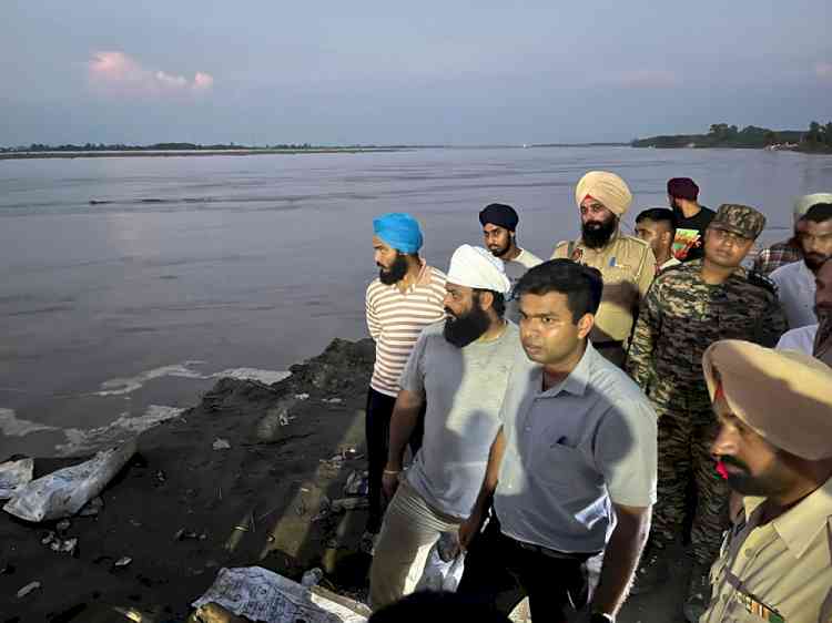 DC inspects Dhussi Bandh strengthening work in Sasrali Colony and Garhi Fazil