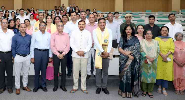 जीजेयू के गणित विभाग में पूर्व विद्यार्थी सम्मेलन आयोजित