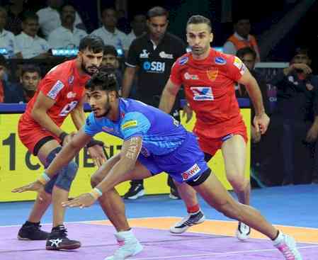 PKL 12: Ashu Malik's 16 points helps Dabang Delhi remain undefeated