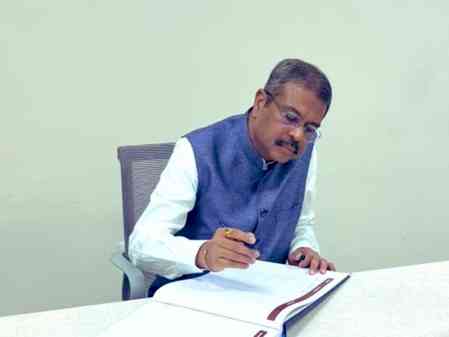 IIM-Ahmedabad's Dubai campus a leap towards globalisation of India's education: Minister