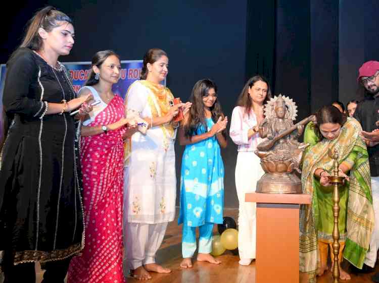 टैलेंट हंट कार्यक्रम में छात्रों ने दिखाई रचनात्मकता
