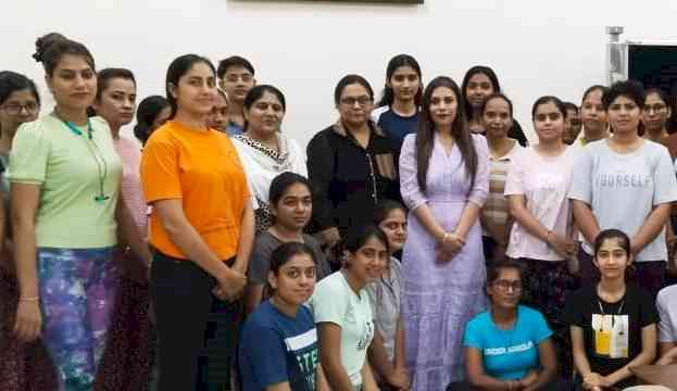 Eminent Nutritionist Nikita Garg shares nutrition tips with hostellers